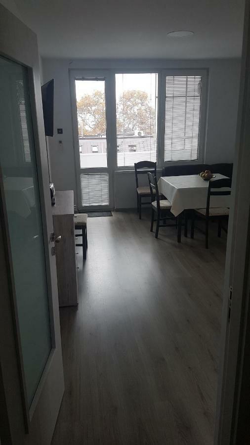 Roza Apartment Warna Exterior foto